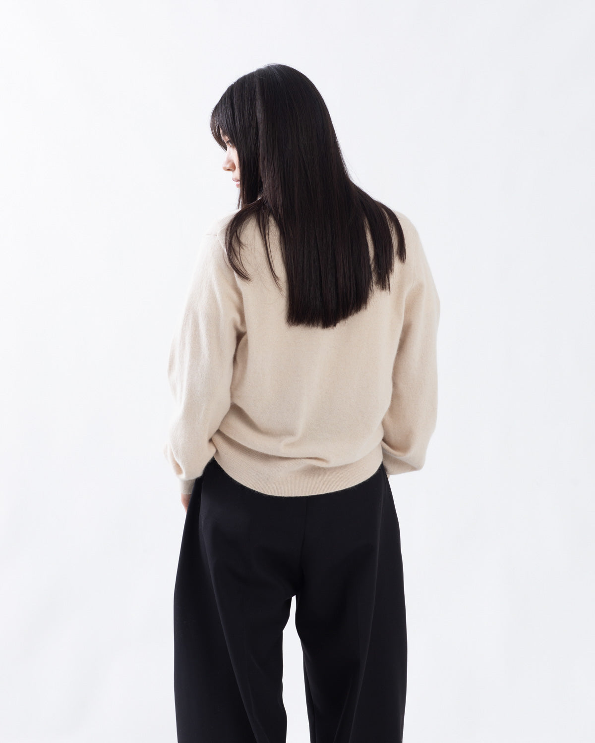 RACOON V-NECK SWEATER