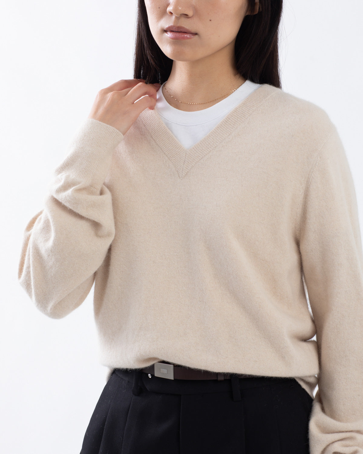 RACOON V-NECK SWEATER