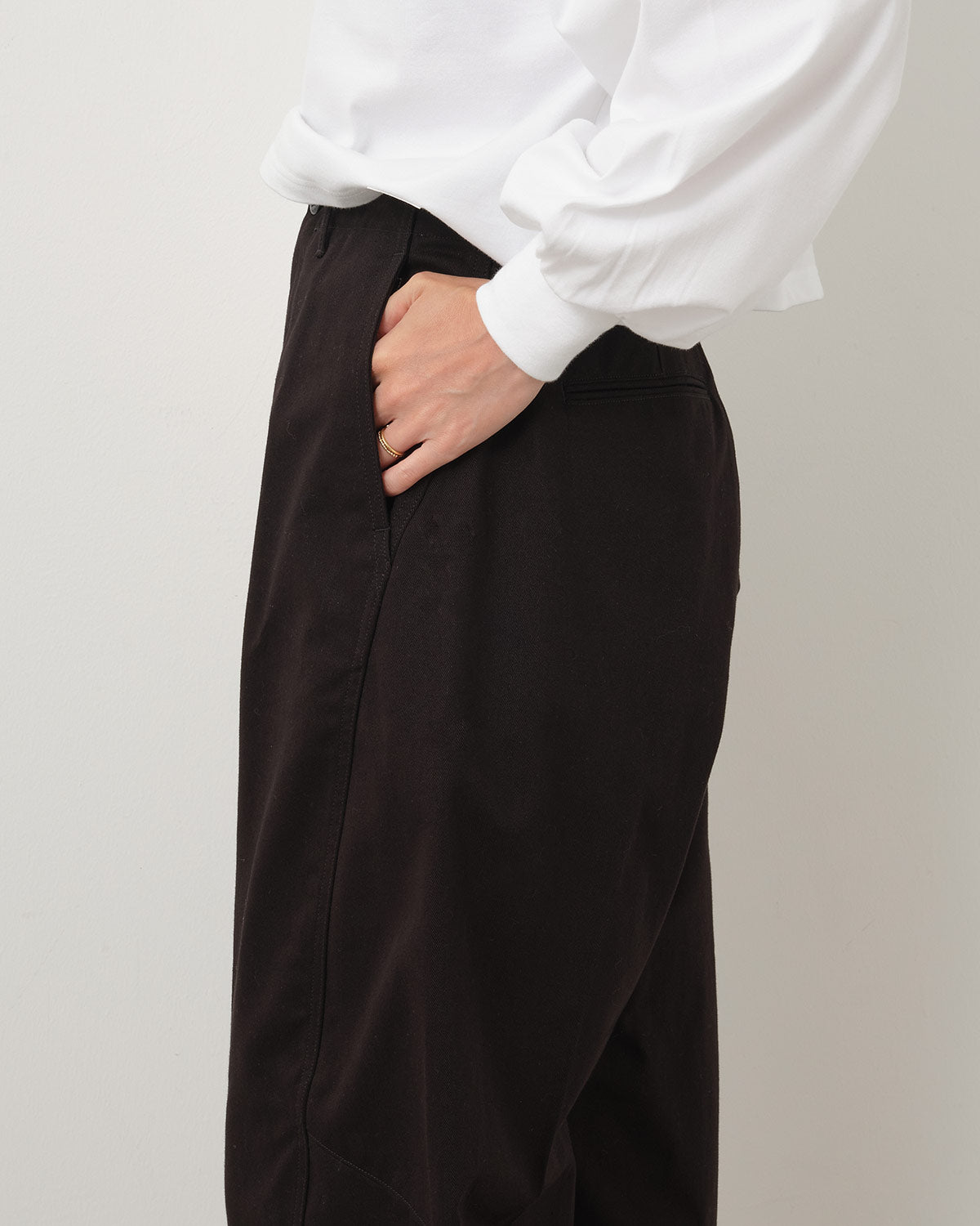 BARREL-LEG CHINO PANTS