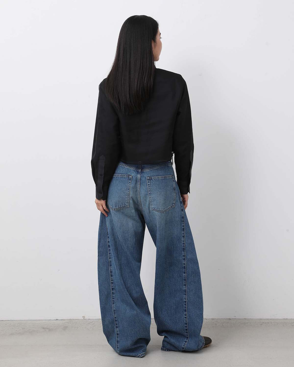 DENIM BARREL-LEG JEANS