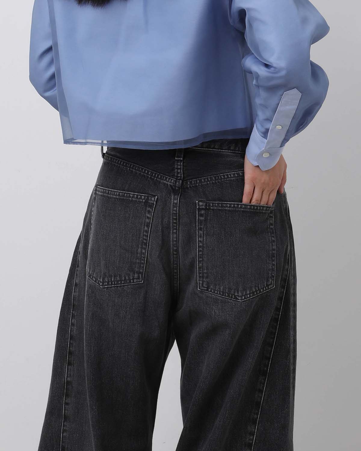 DENIM BARREL-LEG JEANS