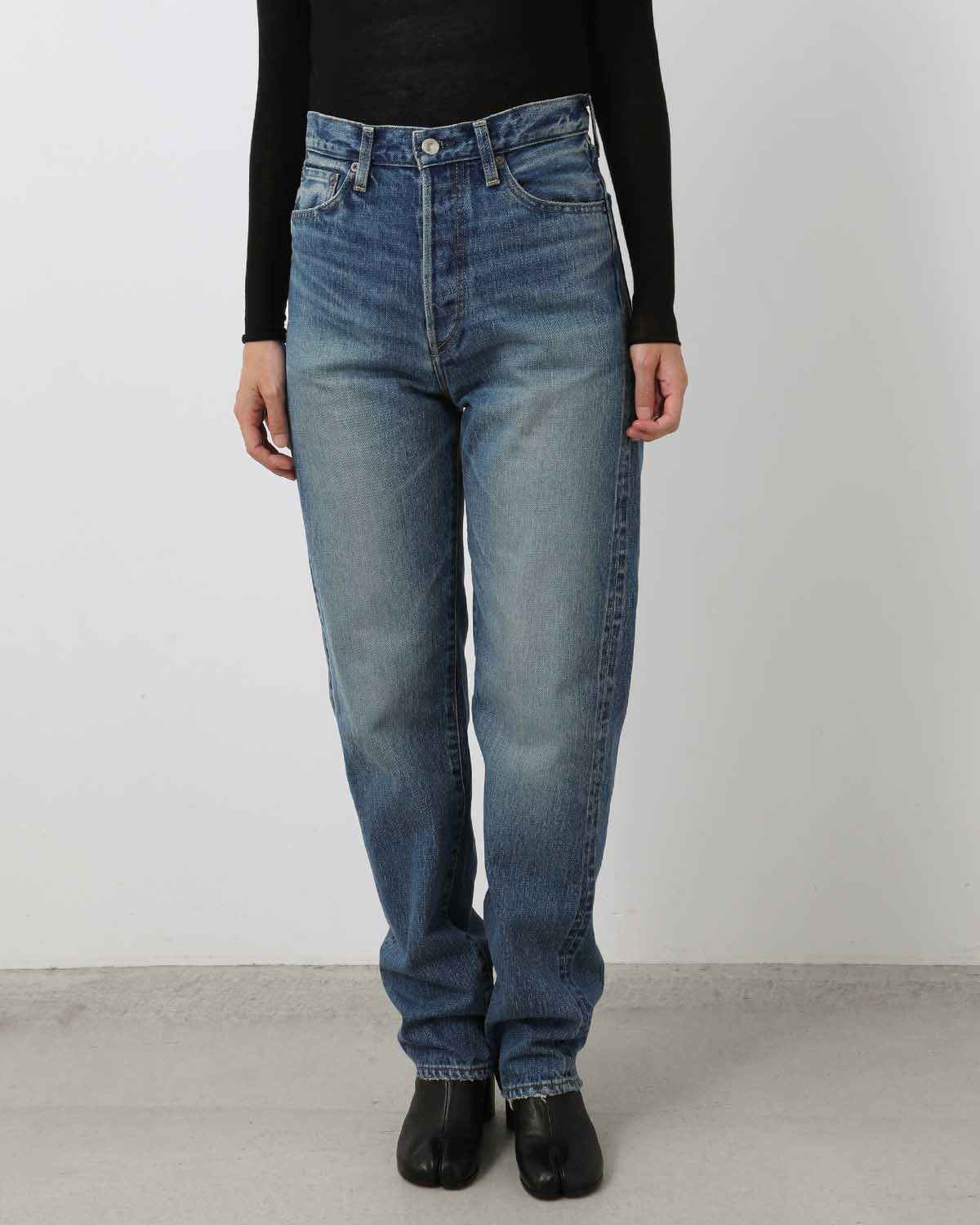 CLASSIC STRAIGHT JEANS