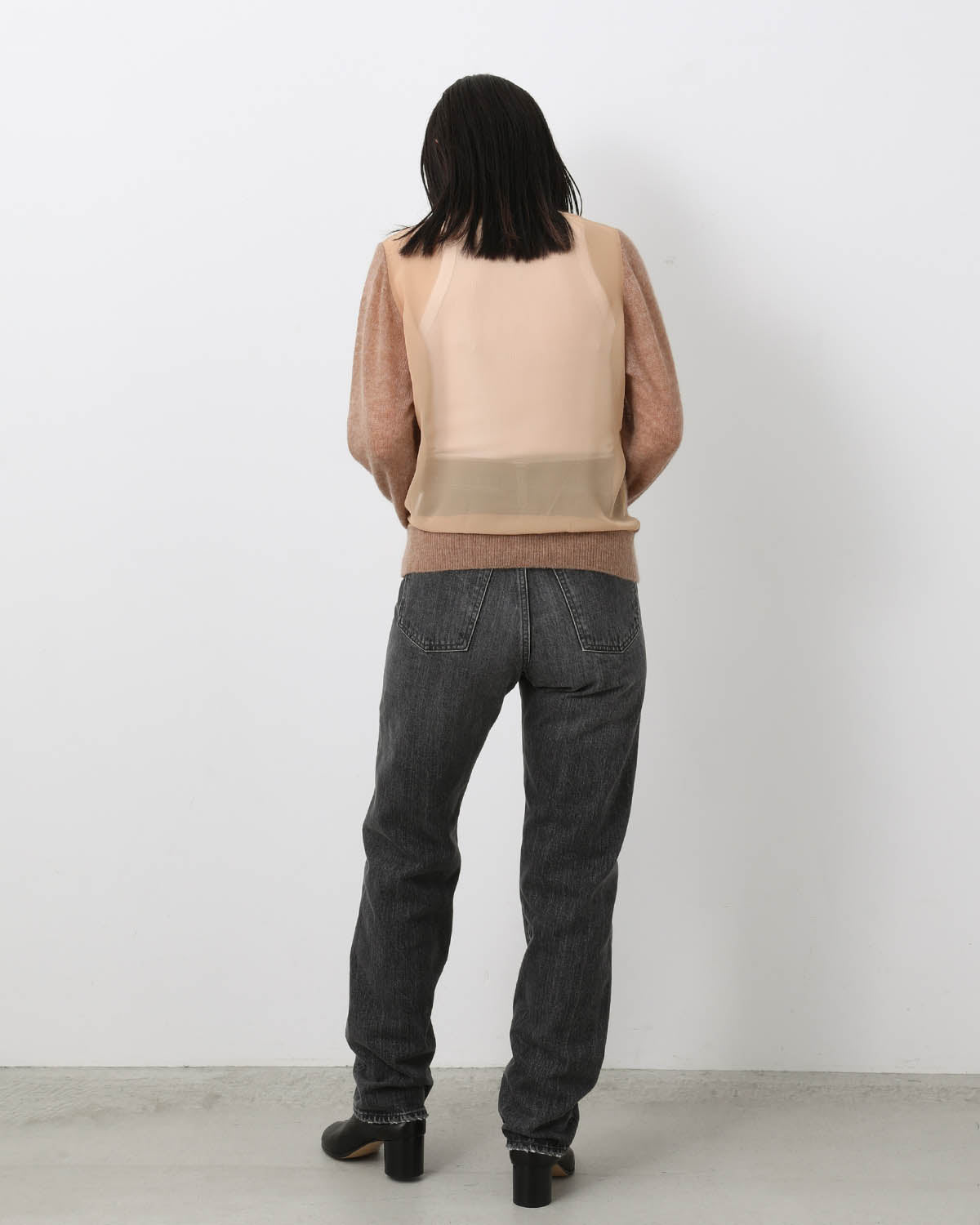 CLASSIC STRAIGHT JEANS