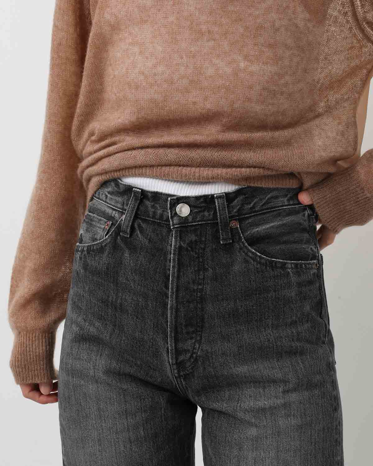CLASSIC STRAIGHT JEANS