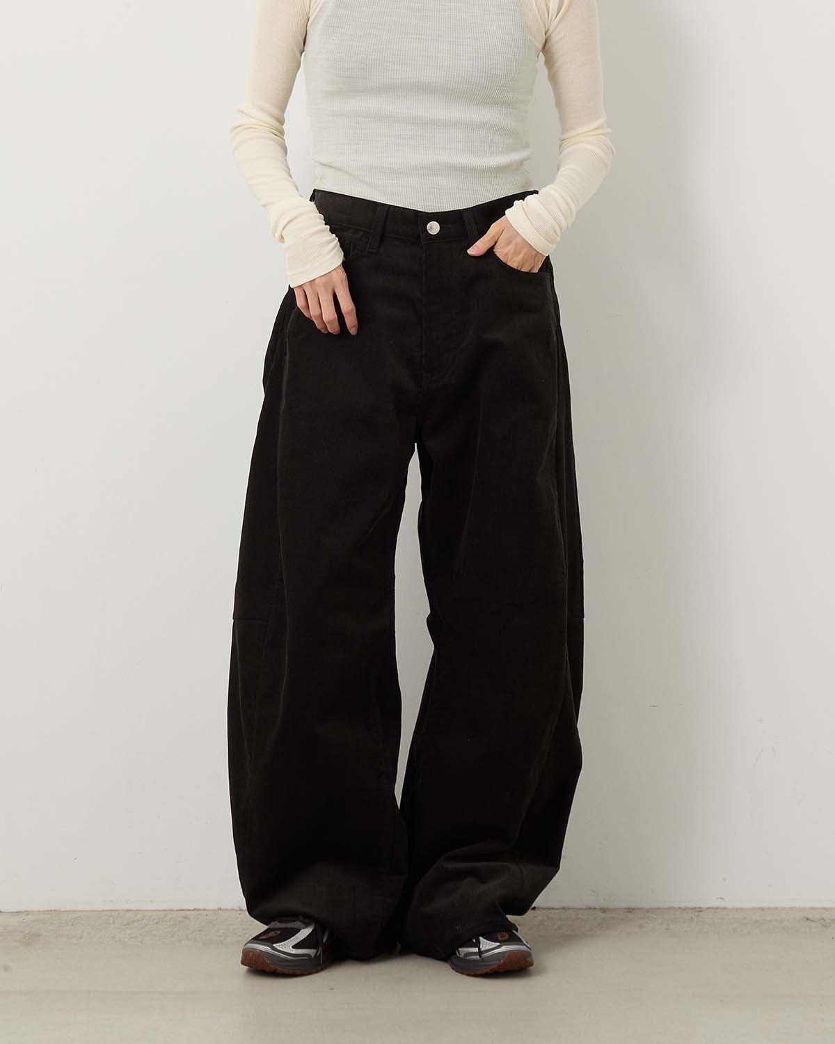 CORDUROY BARREL-LEG JEANS