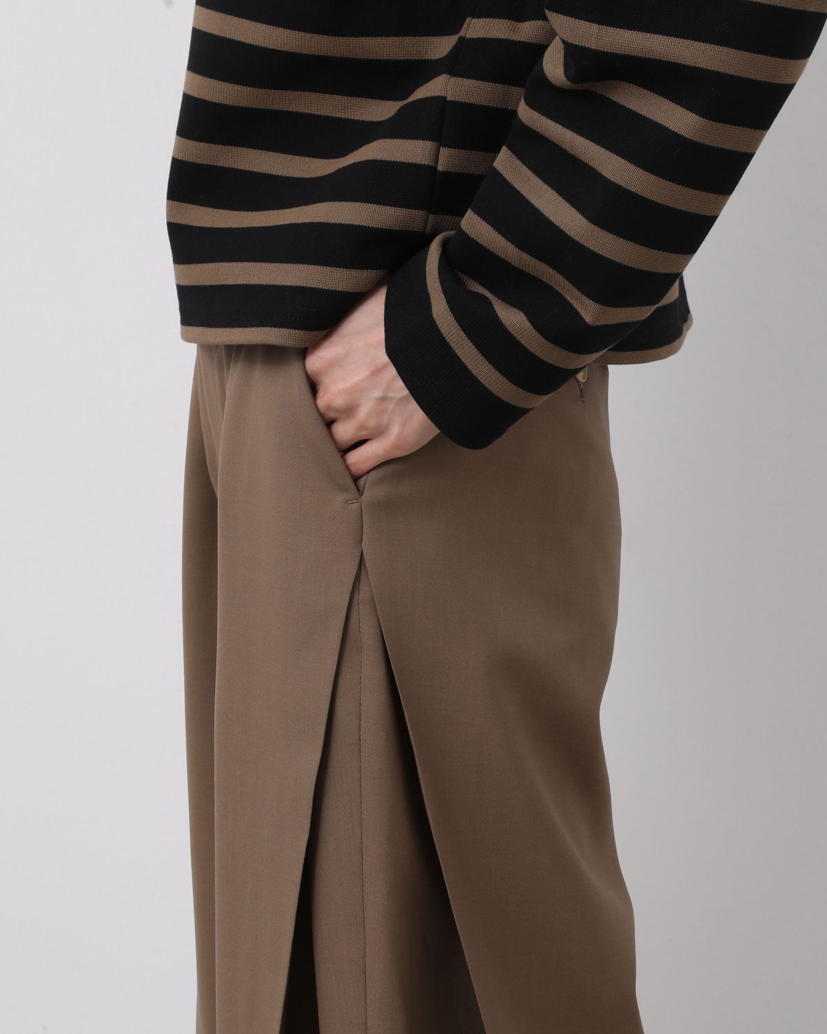 WOOL SIDE TUCK PANTS