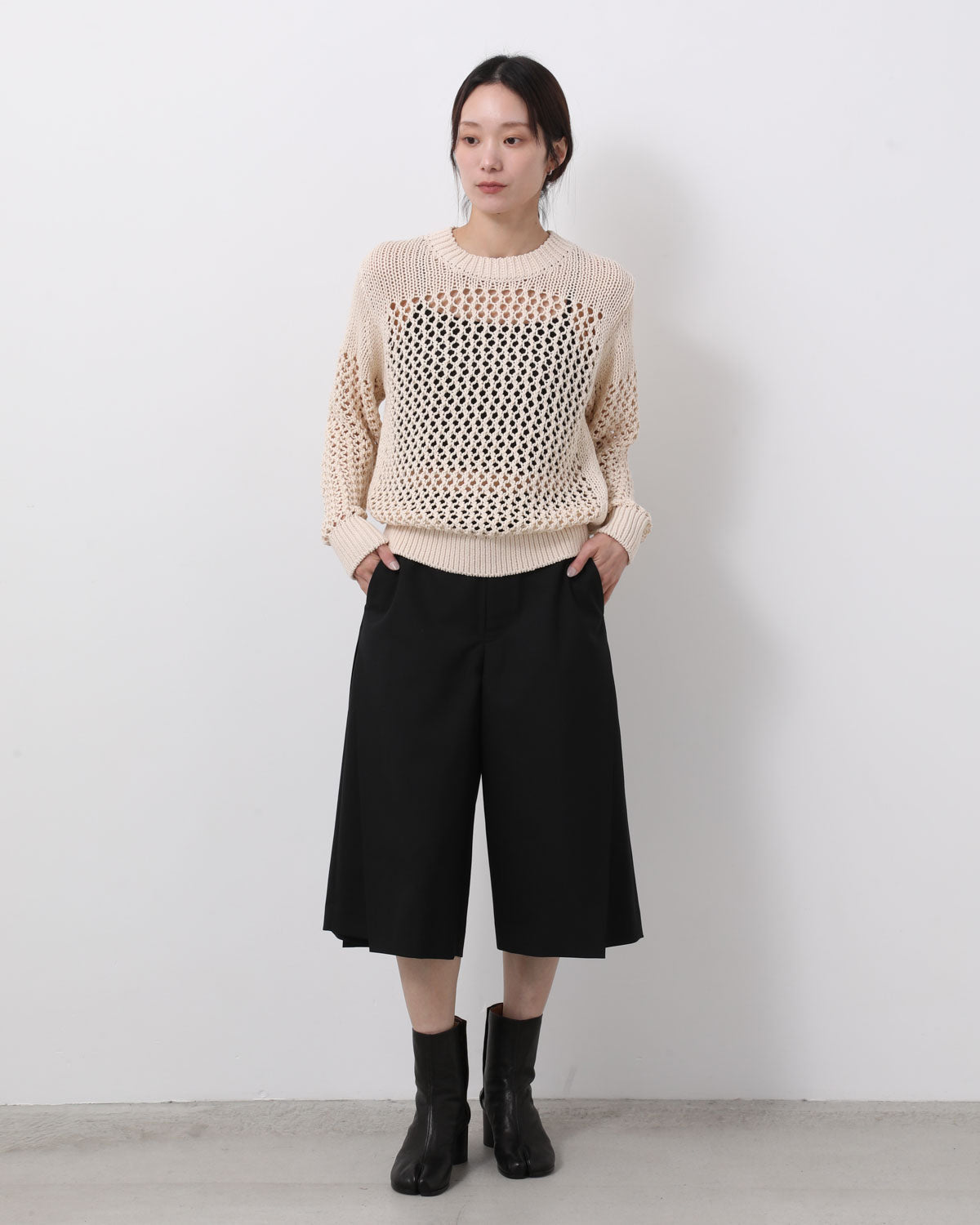 WOOL SIDE TUCK SHORTS