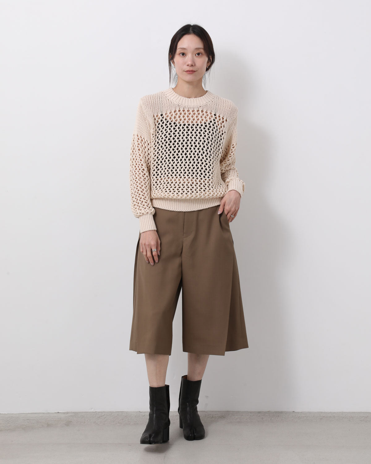 WOOL SIDE TUCK SHORTS