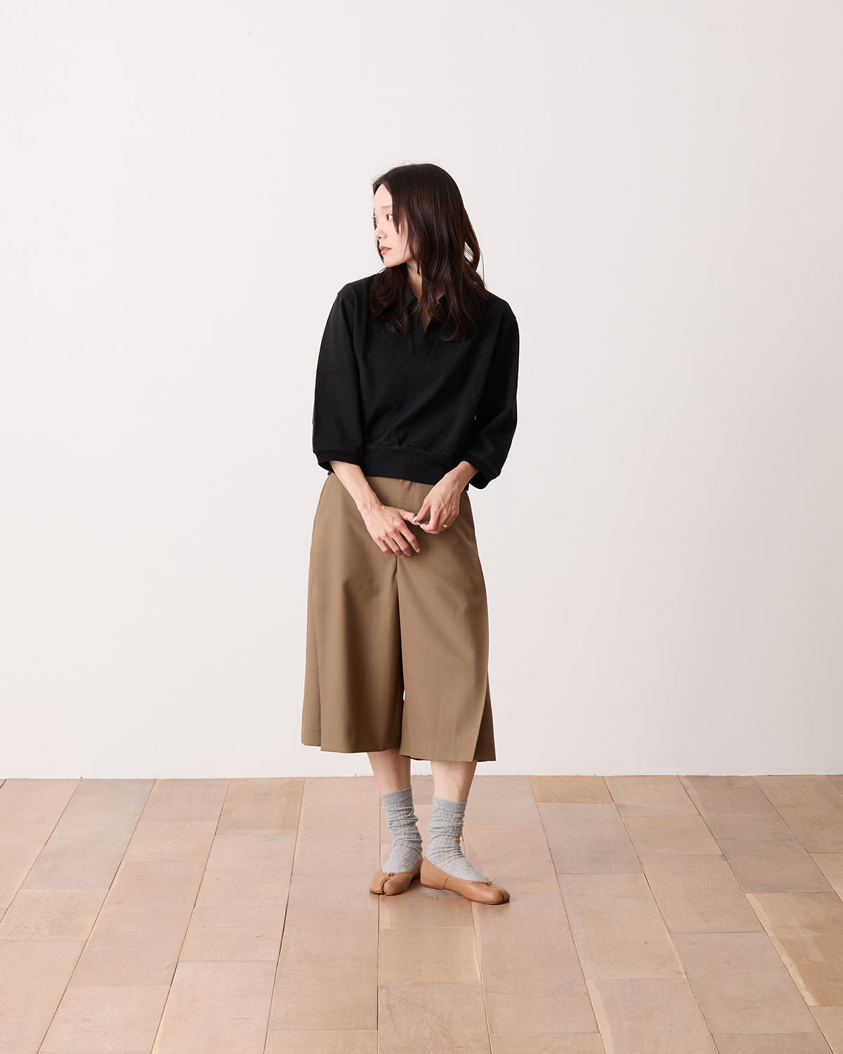 WOOL SIDE TUCK SHORTS