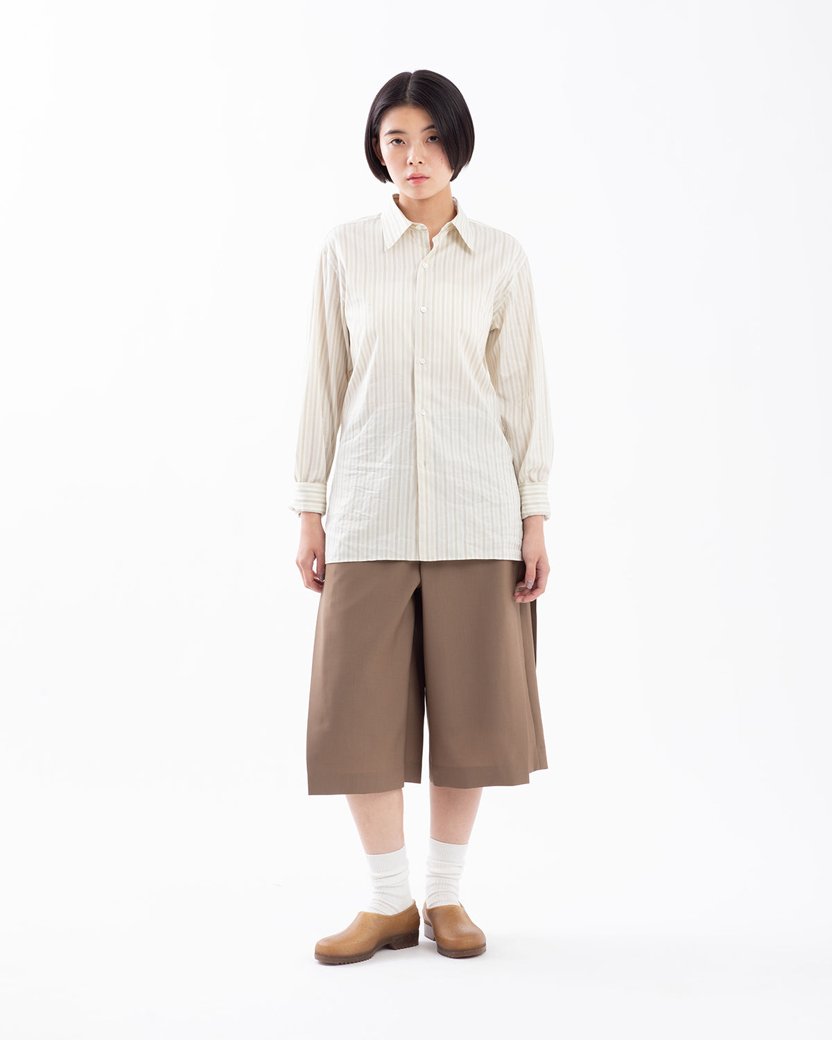WOOL SIDE TUCK SHORTS