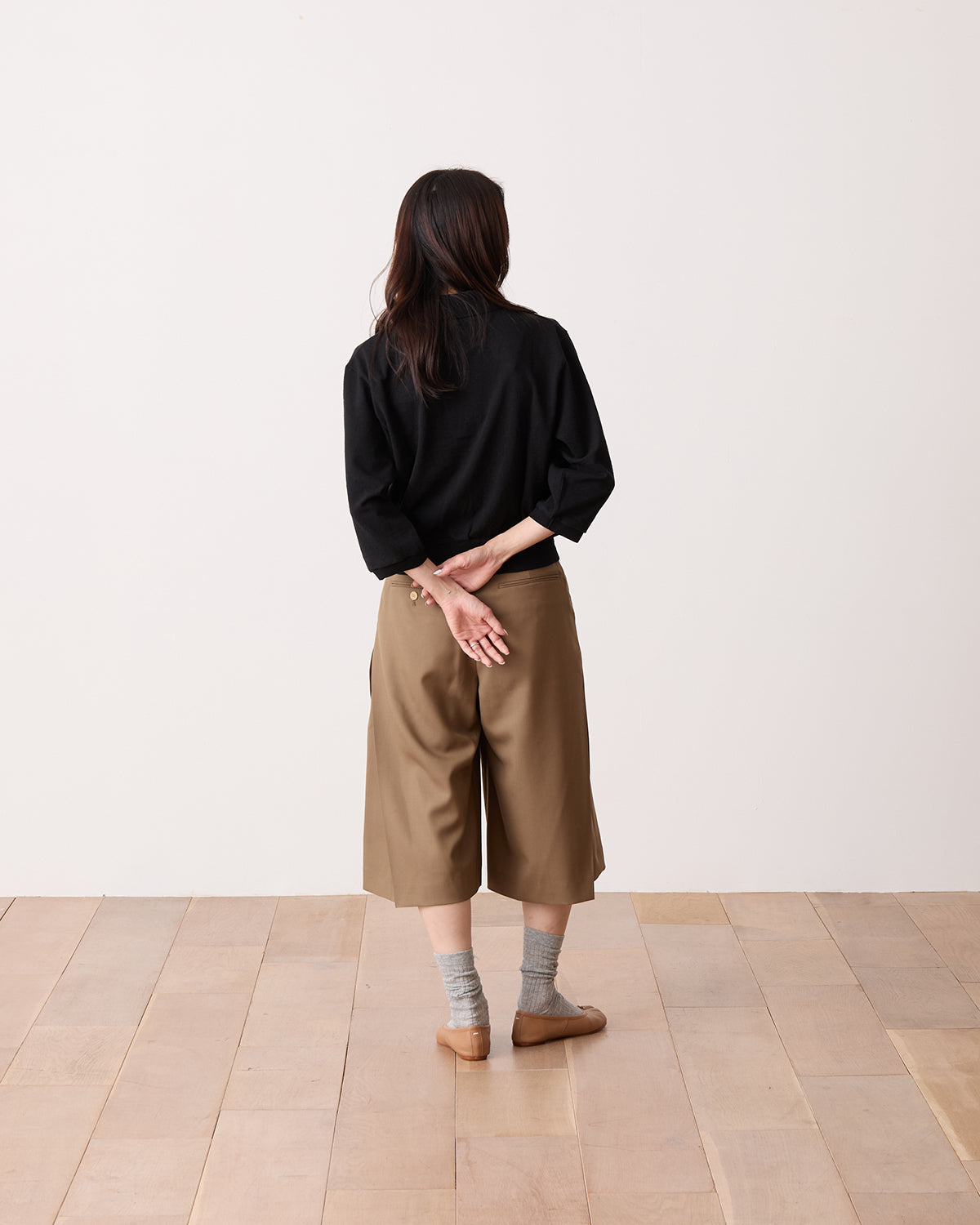 WOOL SIDE TUCK SHORTS