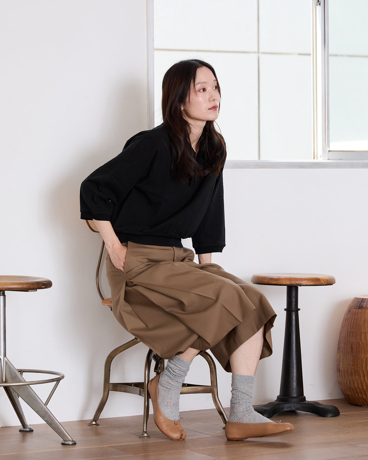 WOOL SIDE TUCK SHORTS