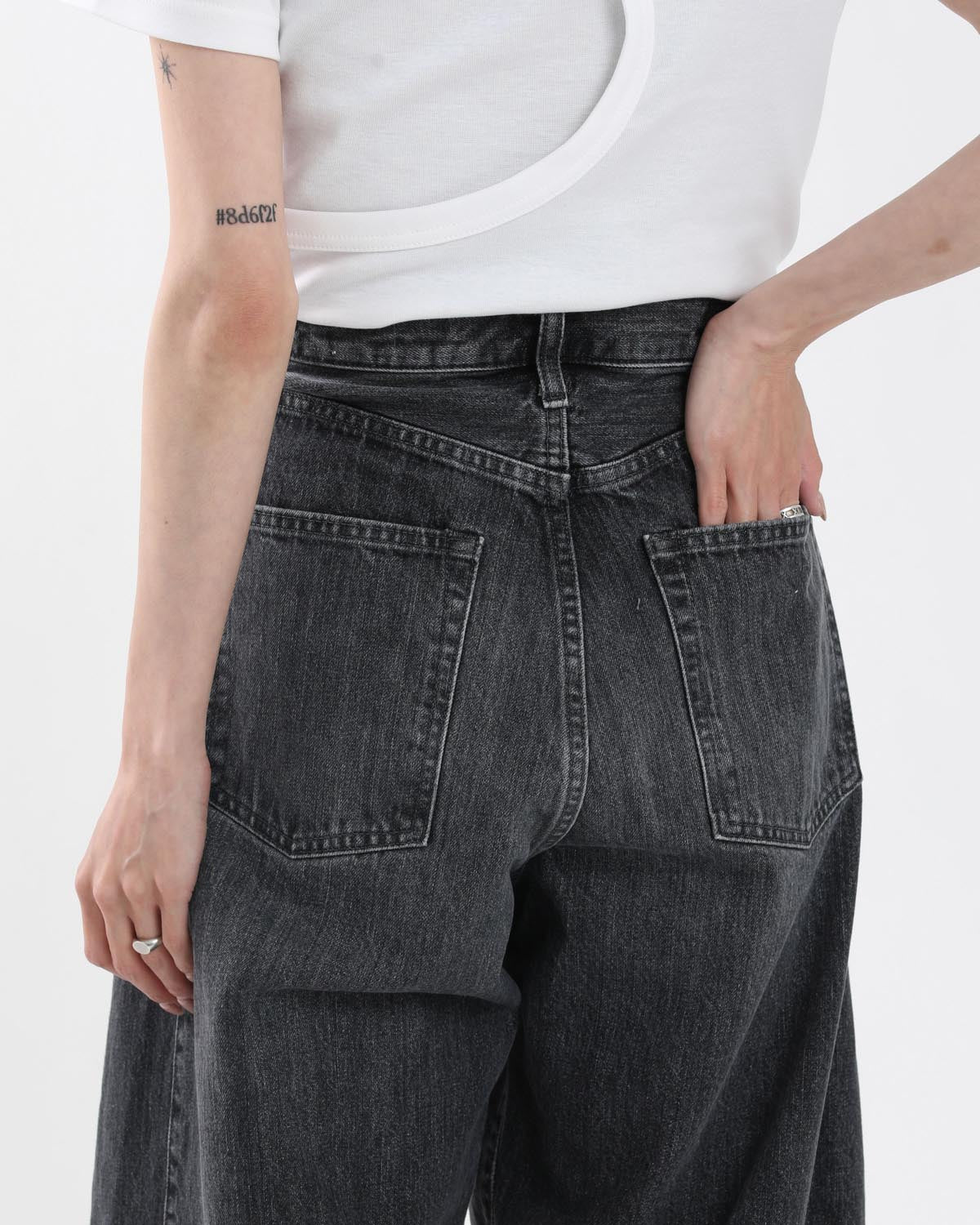 BARREL-LEG DENIM JEANS (WOMEN'S)