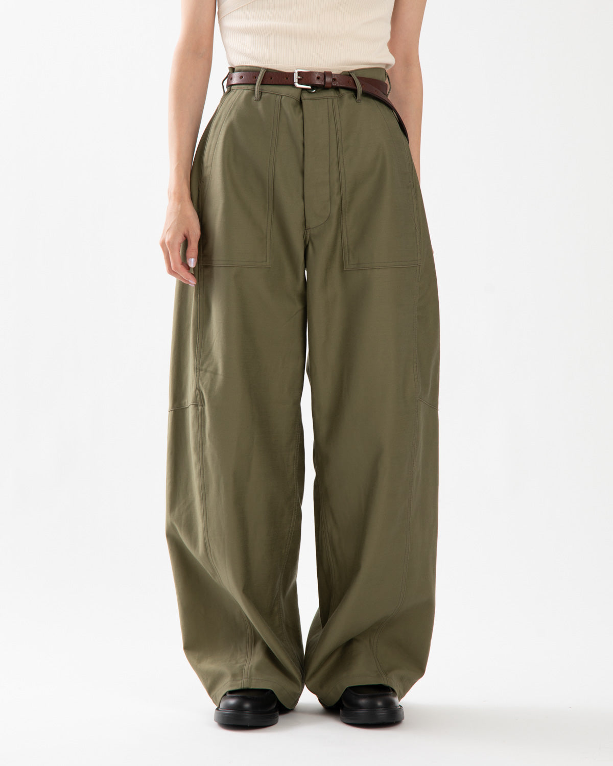 BACK SATIN BARREL LEG PANTS