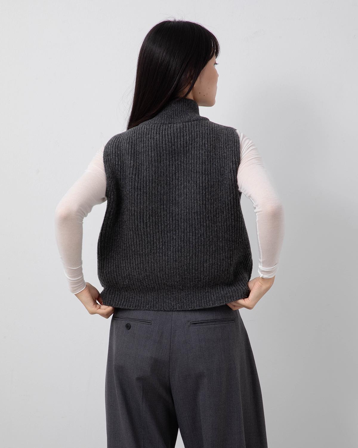 RIBBED KNIT WOOL VEST