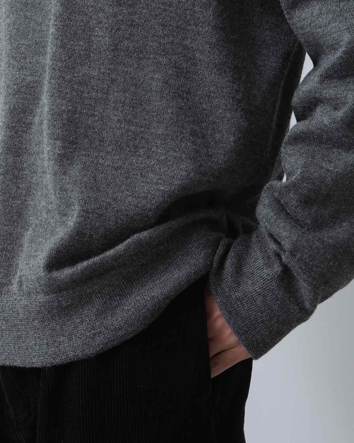 CREW NECK SWEATER