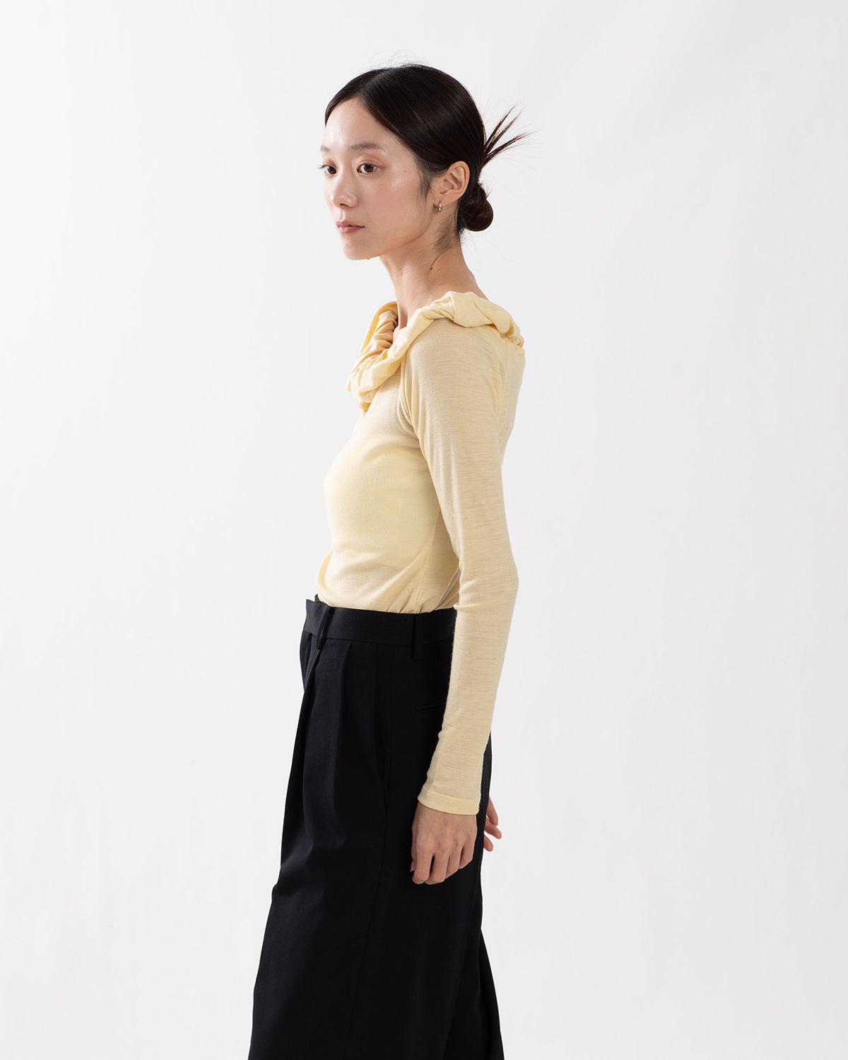 WOOL RIB TWISTED OFF SHOULDER PULLOVER