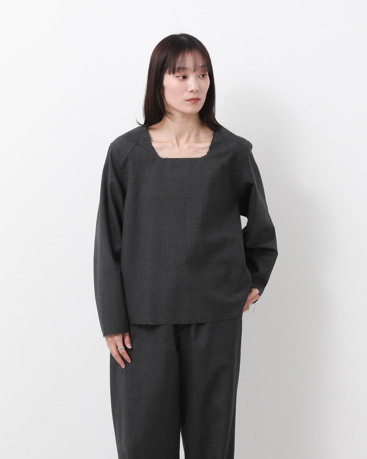 WASHABLE WOOL TROPICAL SQUARE NECK PULLOVER