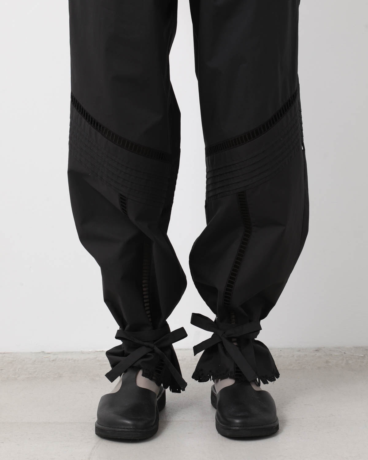 CUT RUFFLE TROUSERS
