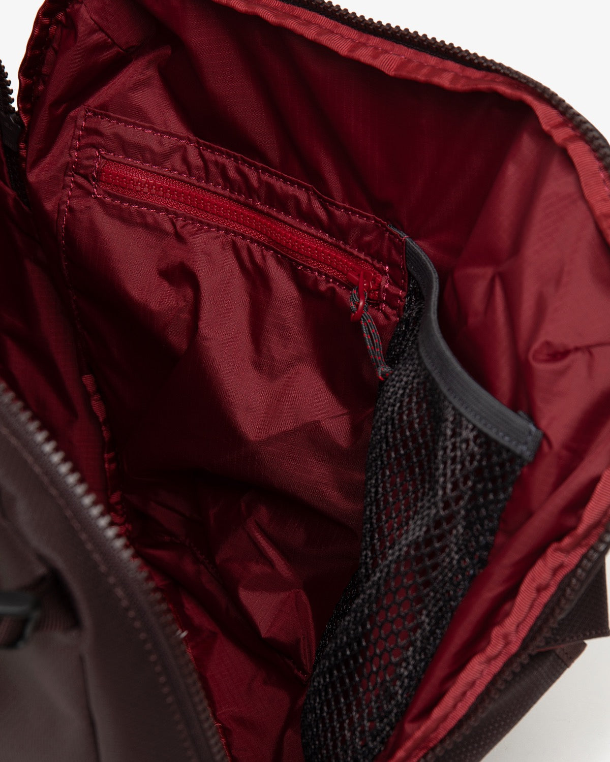 GAUT MESSENGER BAG