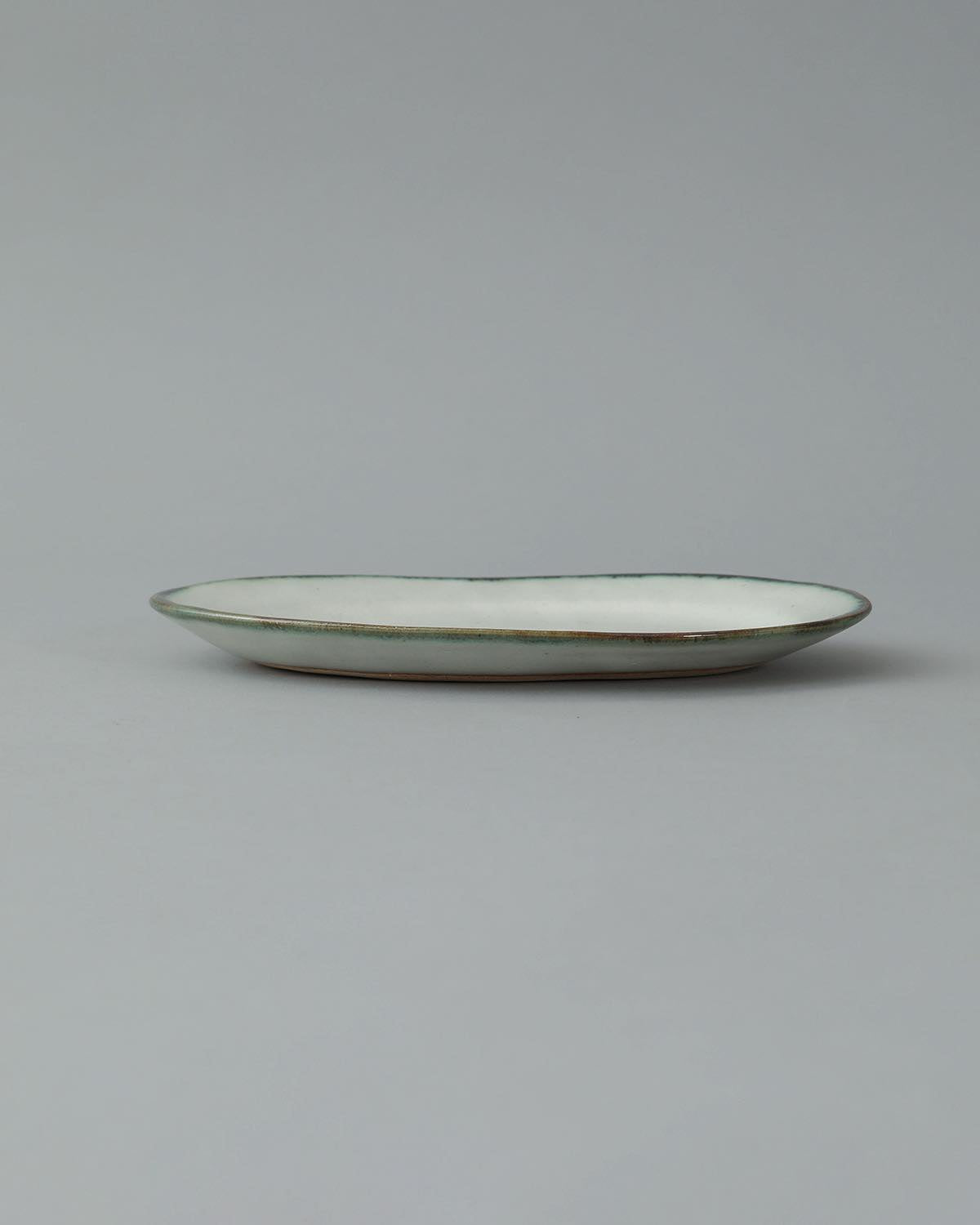 WHITE MATTE OVAL PLATE S