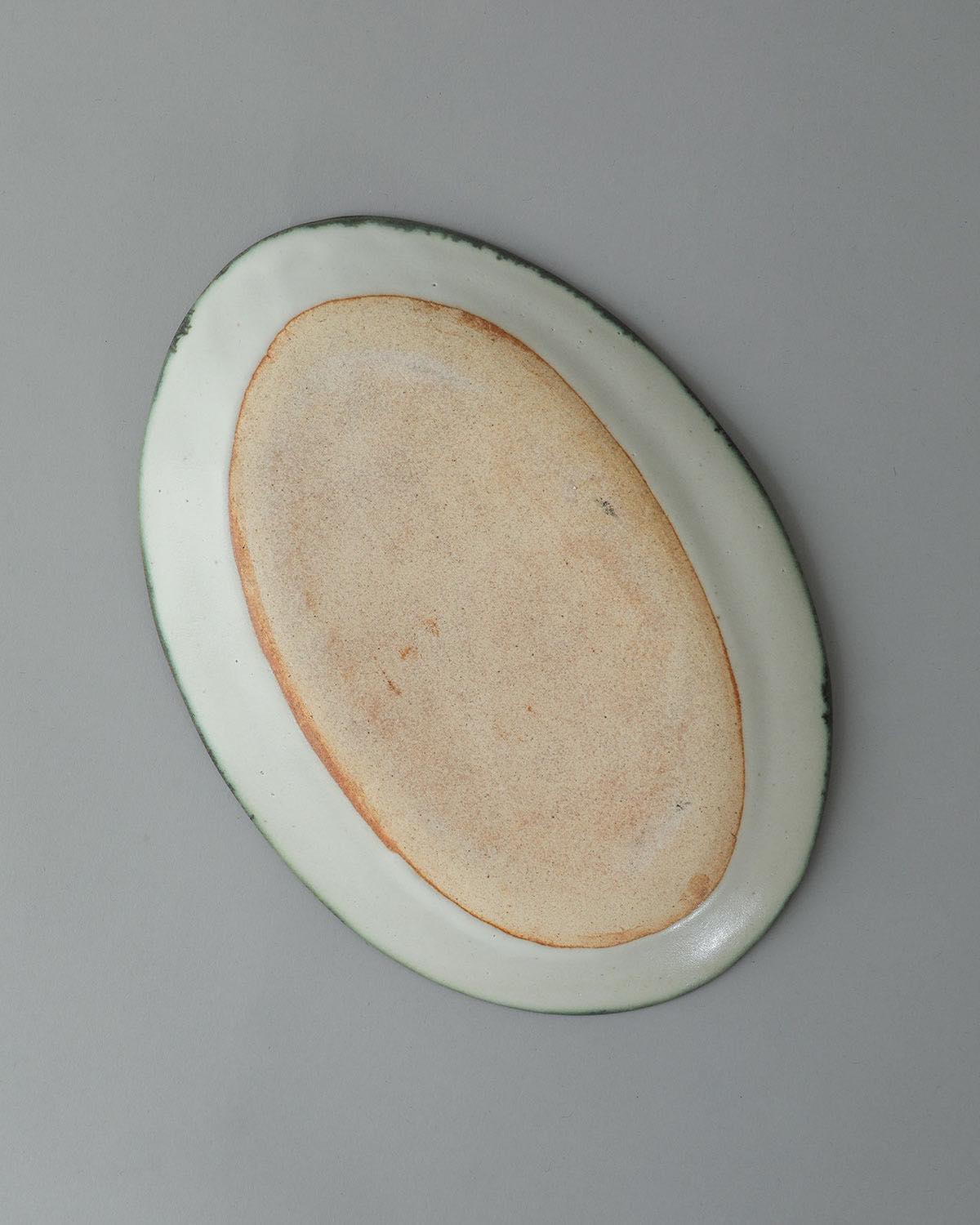 WHITE MATTE OVAL PLATE M