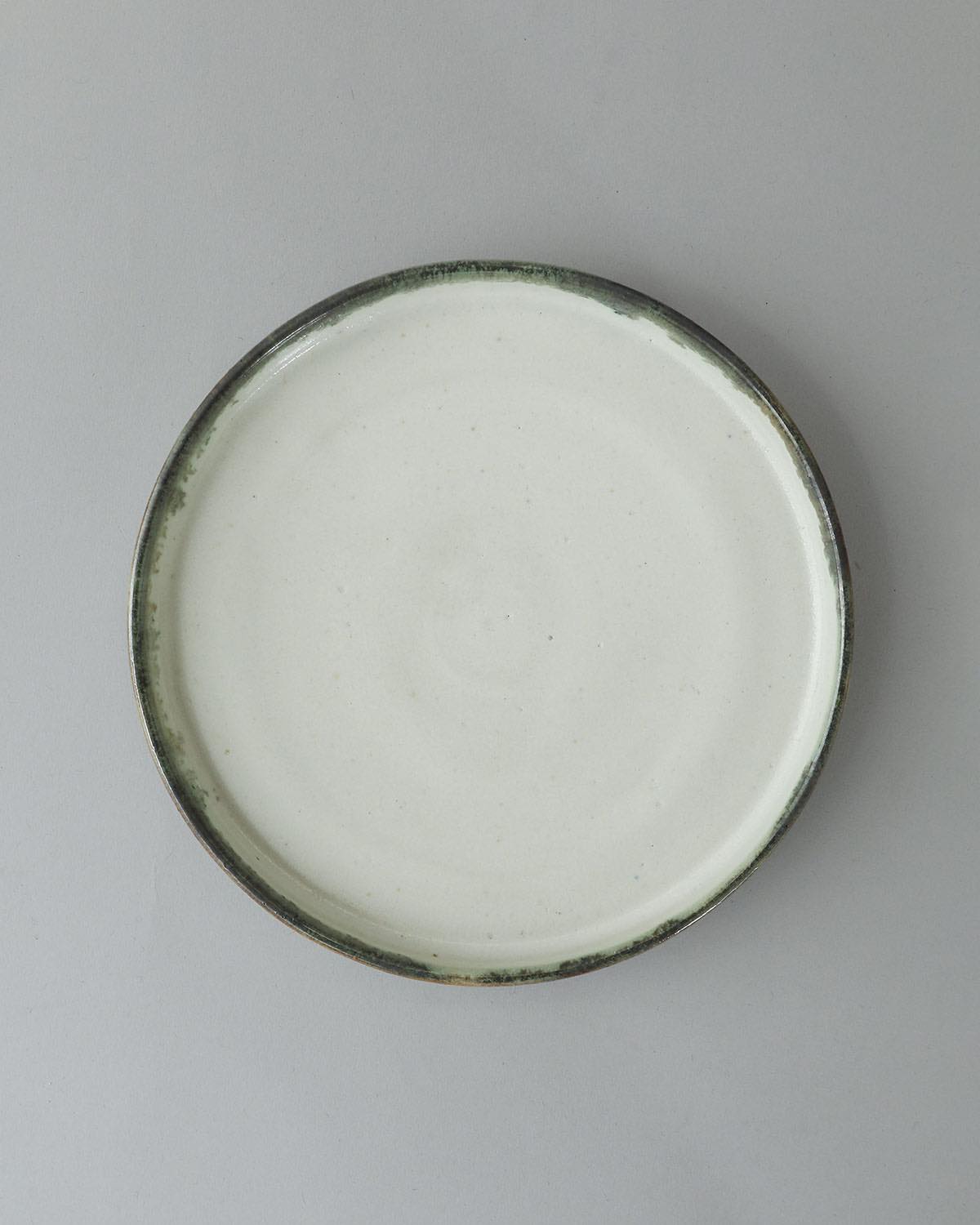 WHITE MATTE ROUND PLATE M