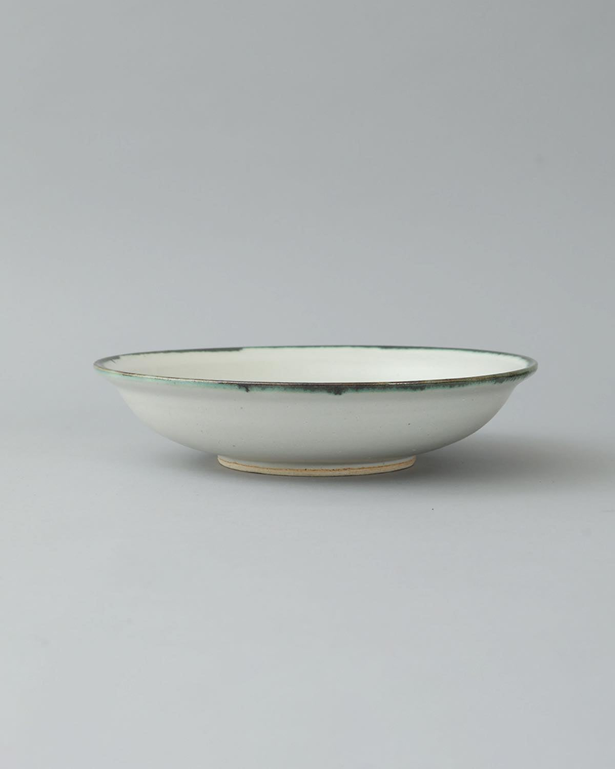 WHITE MATTE SHALLOW BOWL L