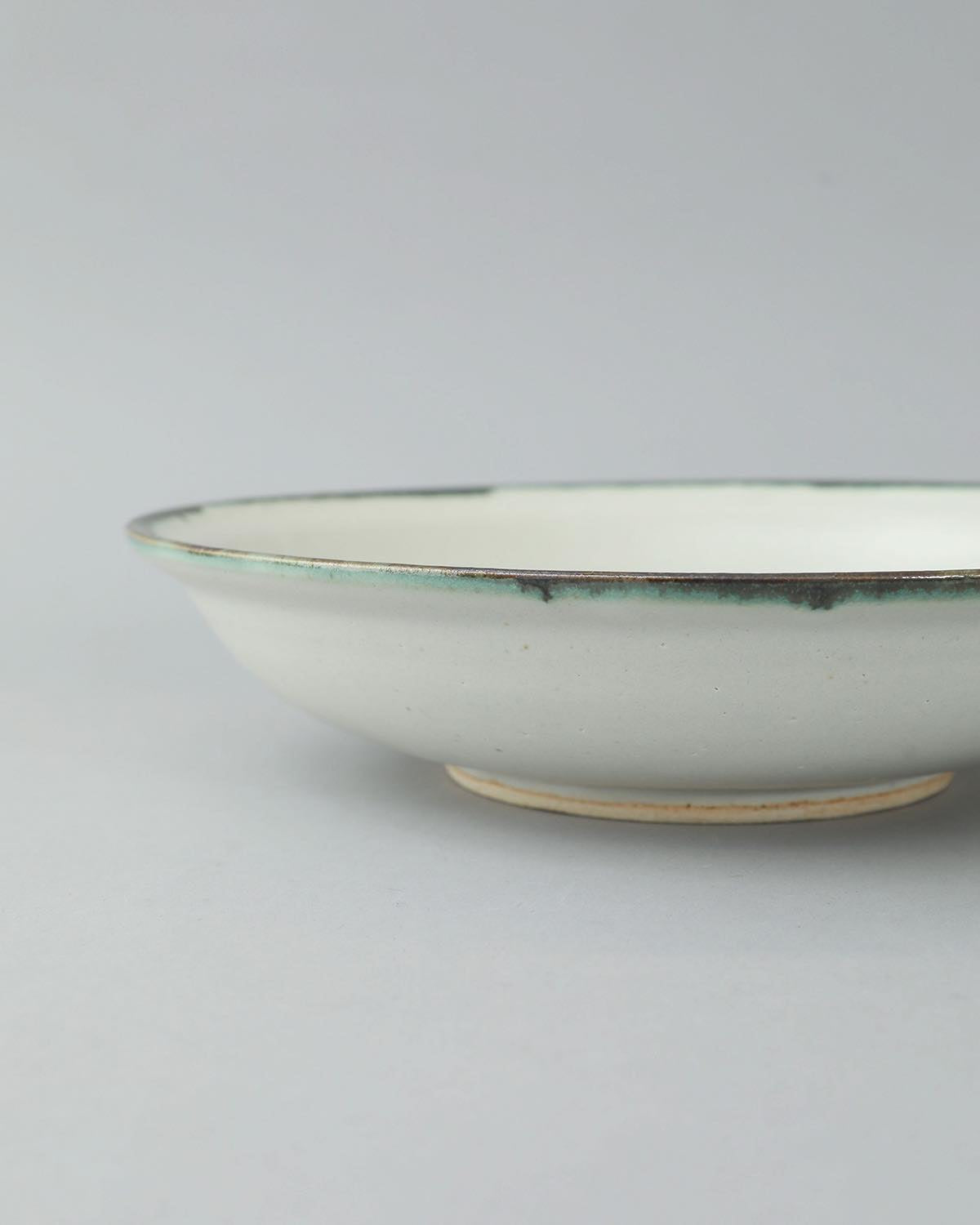 WHITE MATTE SHALLOW BOWL L