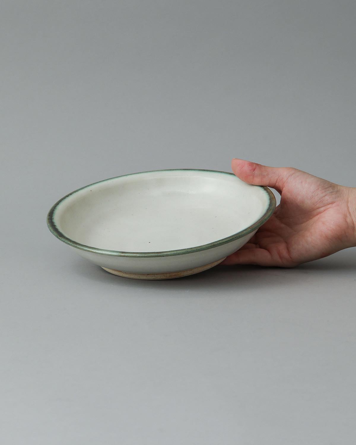 WHITE MATTE SHALLOW BOWL L