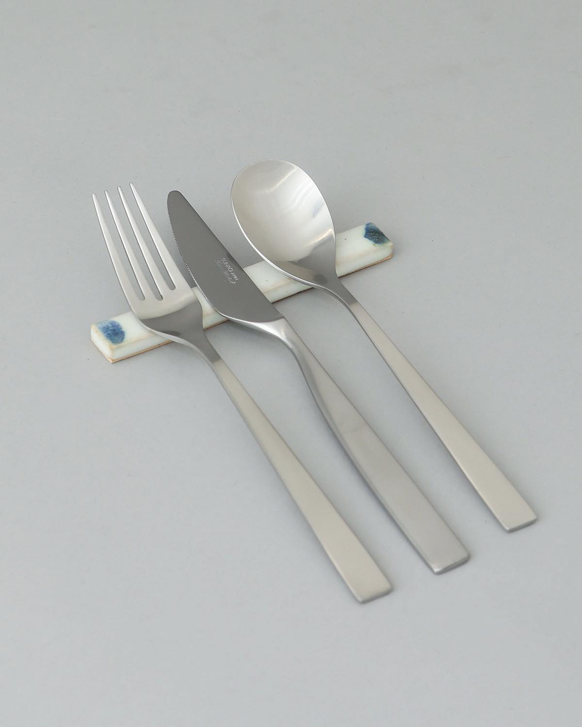 WHITE MATTE CUTLERY REST