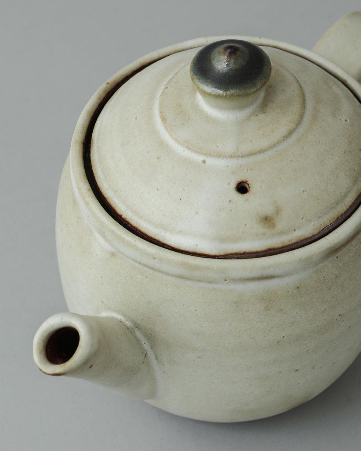 WHITE MATTE TEAPOT