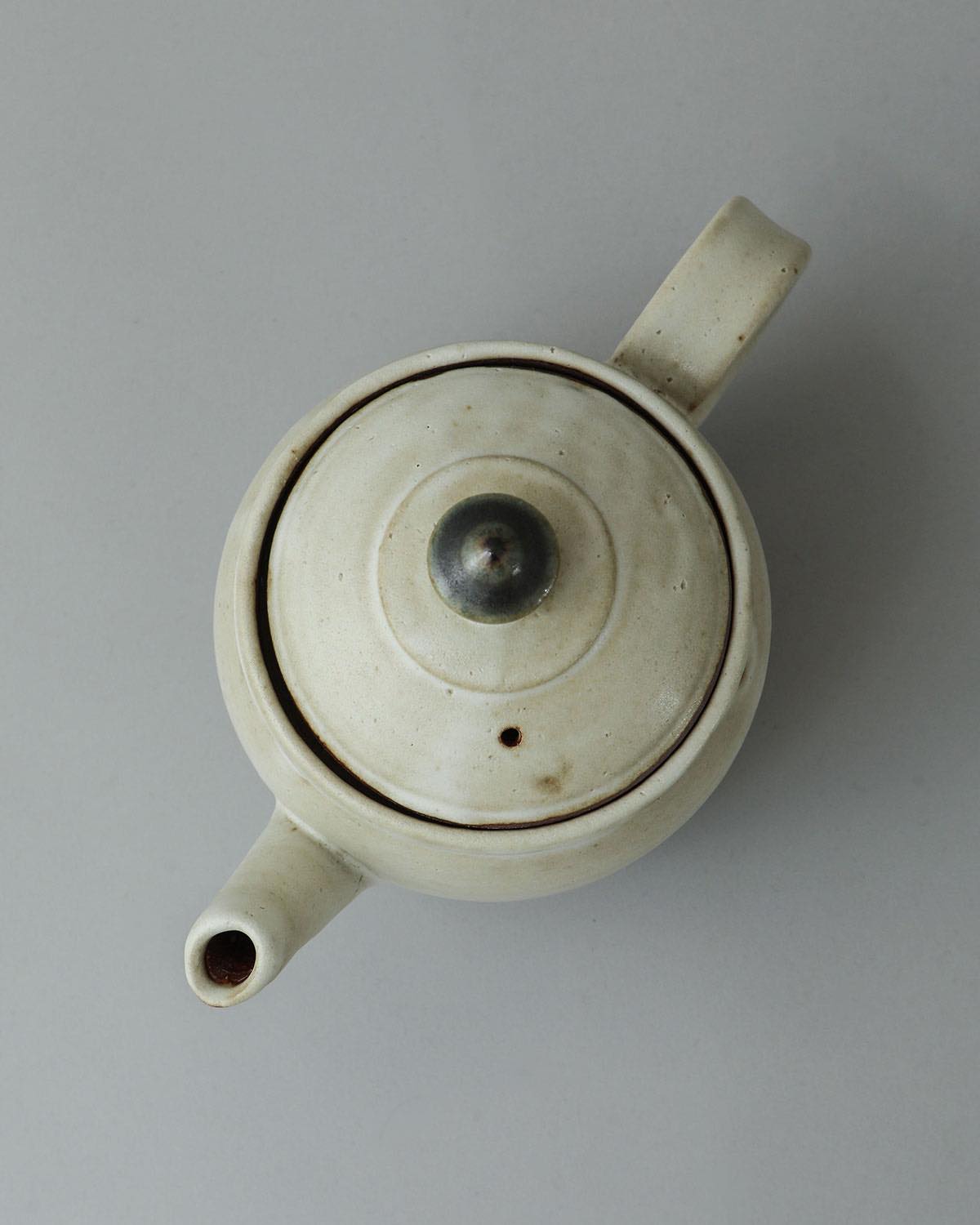 WHITE MATTE TEAPOT