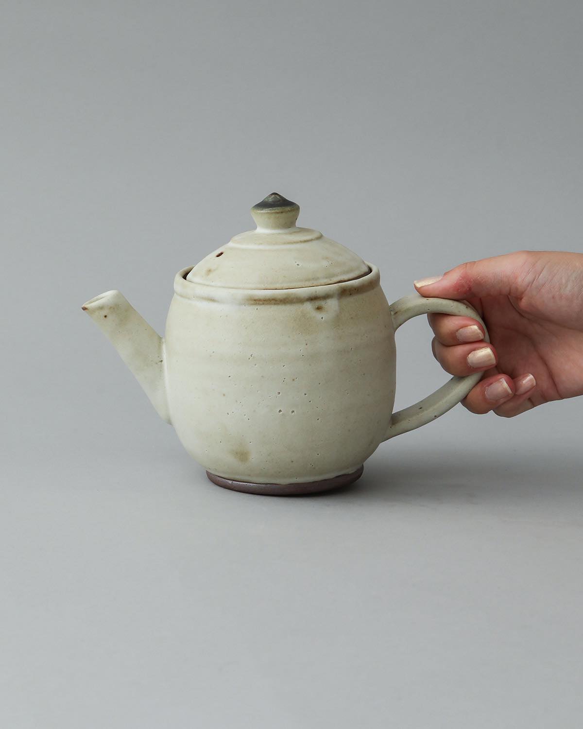 WHITE MATTE TEAPOT