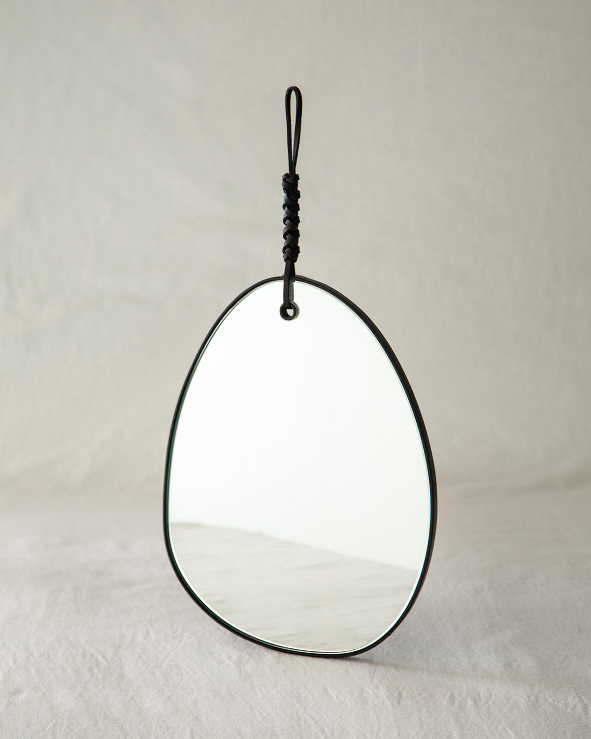 WOVEN PEBBLE MIRROR 26