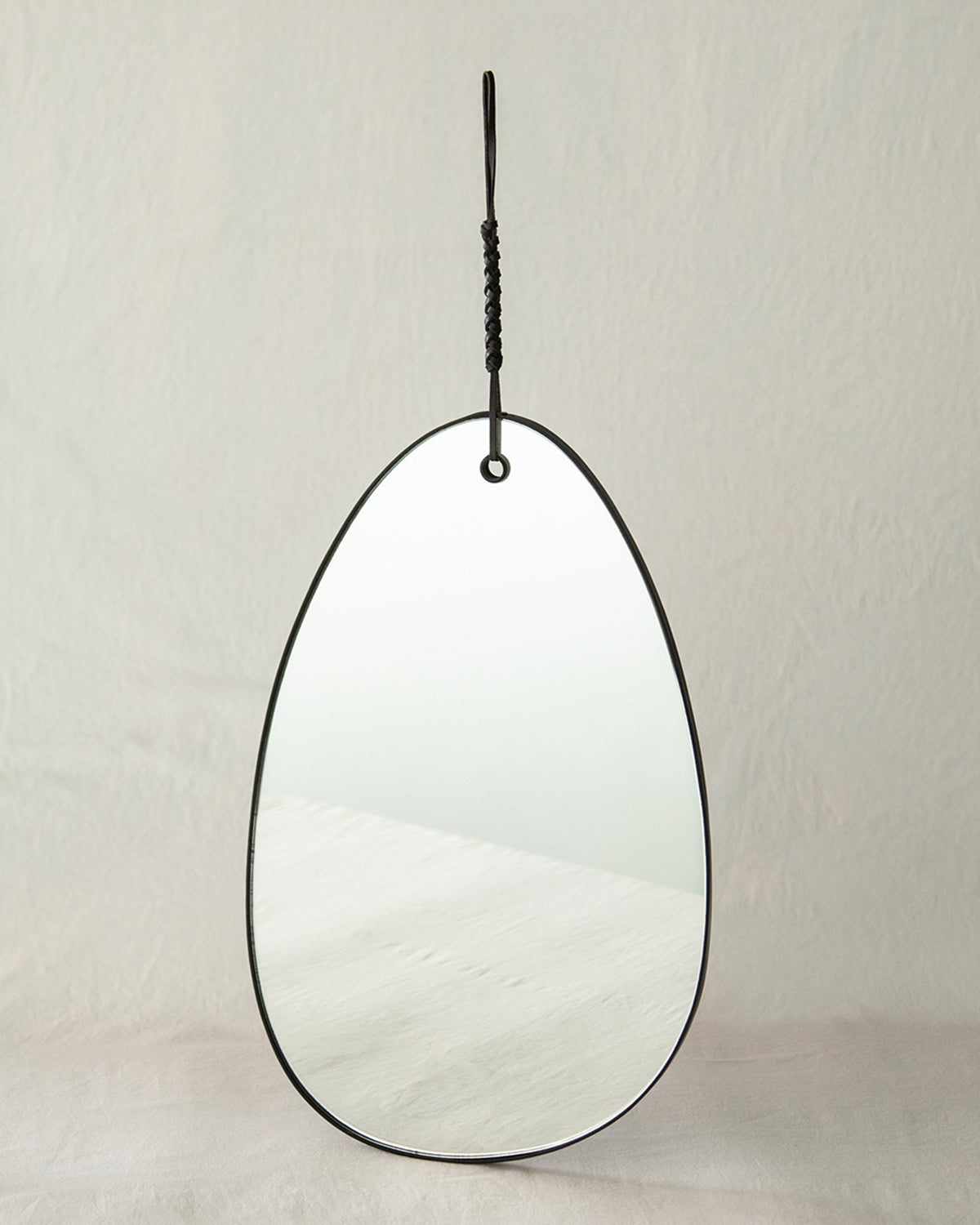 WOVEN PEBBLE MIRROR 45