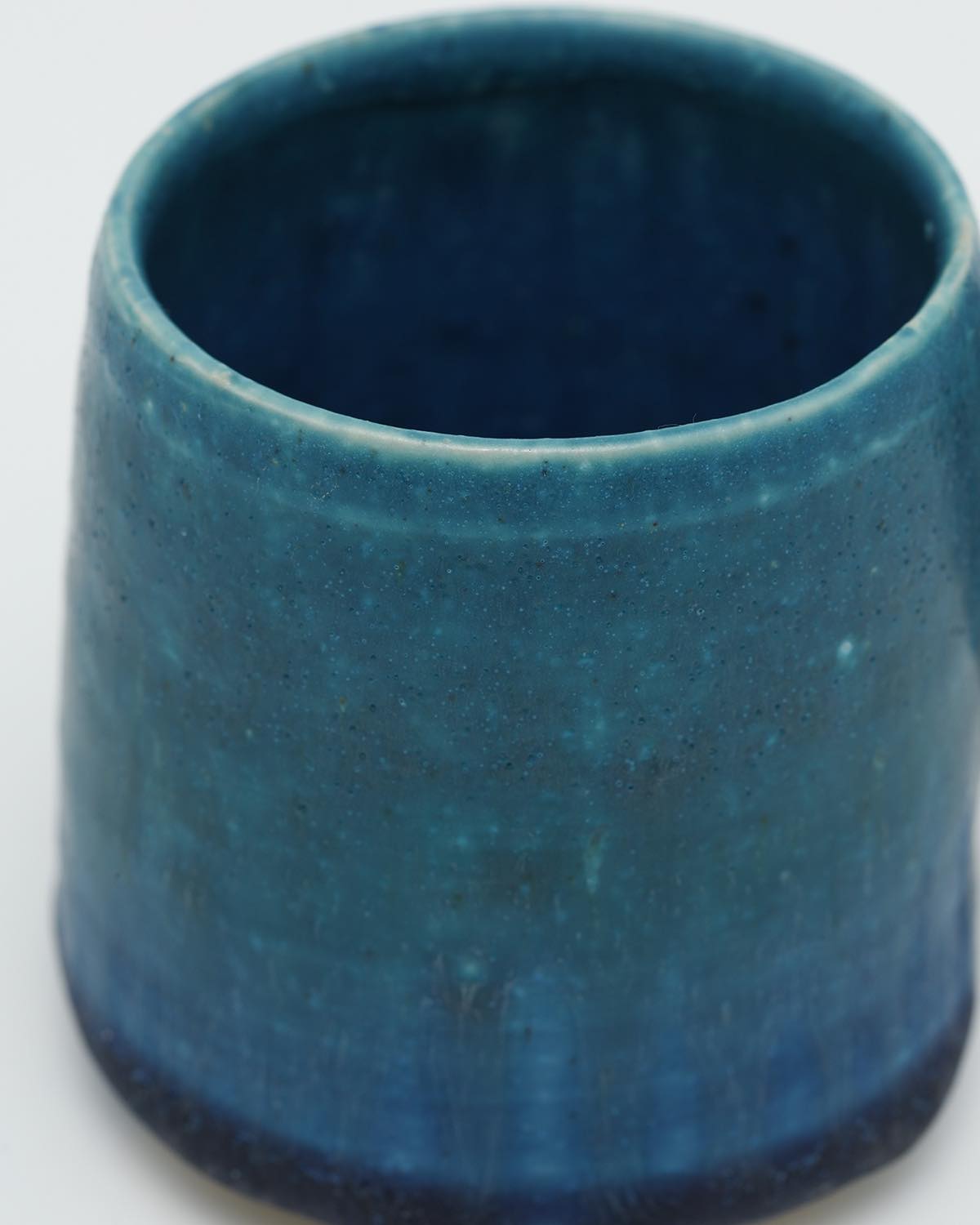 角マグカップ - 青の釉景