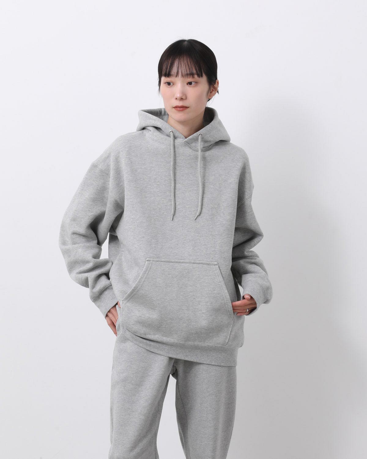 HEAVY HOODED SWEATSHIRT