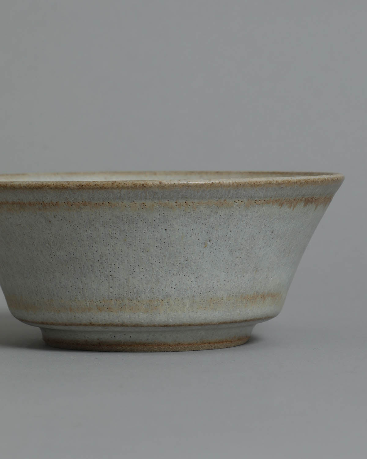 STRAIGHT-SIDED BOWL - LINE PATTERN WHITE