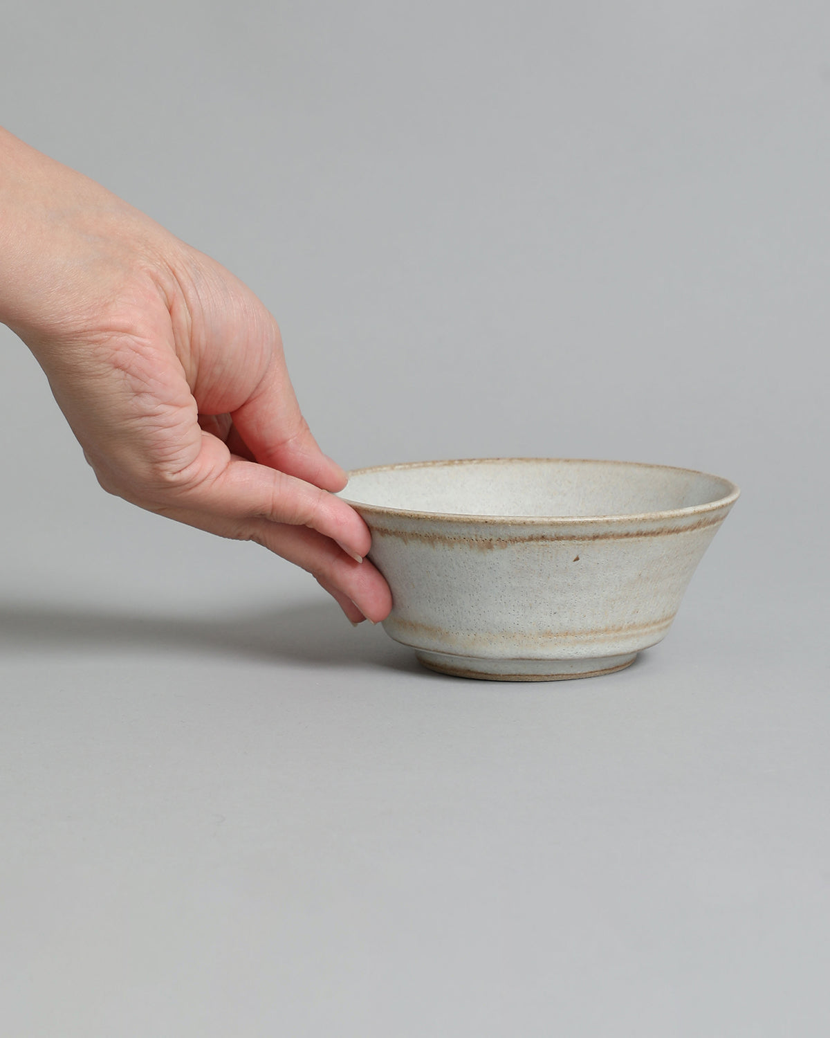 STRAIGHT-SIDED BOWL - LINE PATTERN WHITE