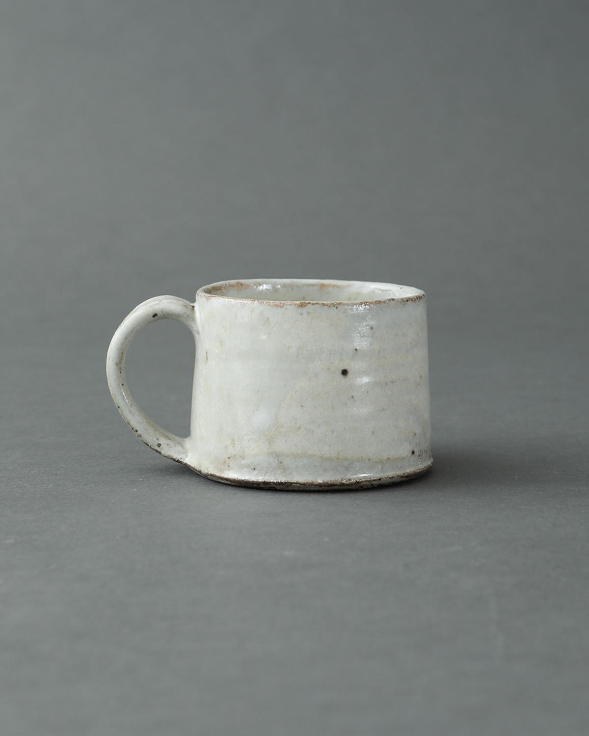 TRAPEZOIDAL MUG ASH GLAZE