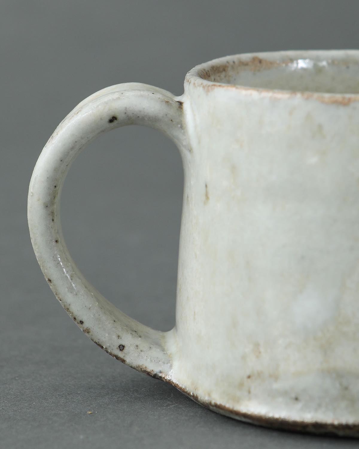 TRAPEZOIDAL MUG ASH GLAZE