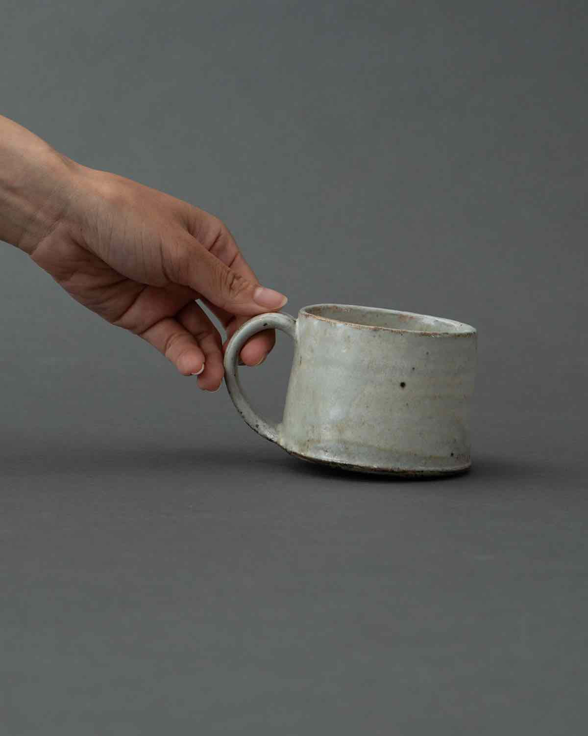 TRAPEZOIDAL MUG ASH GLAZE