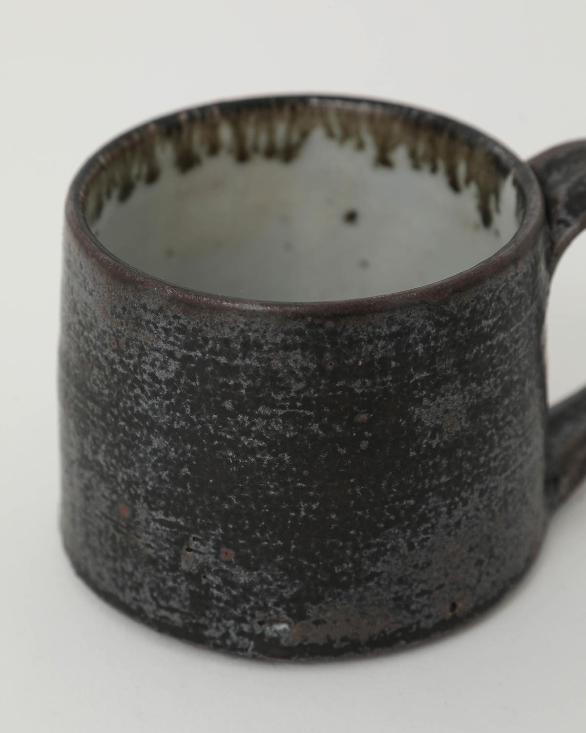 台形マグ - 鉄釉