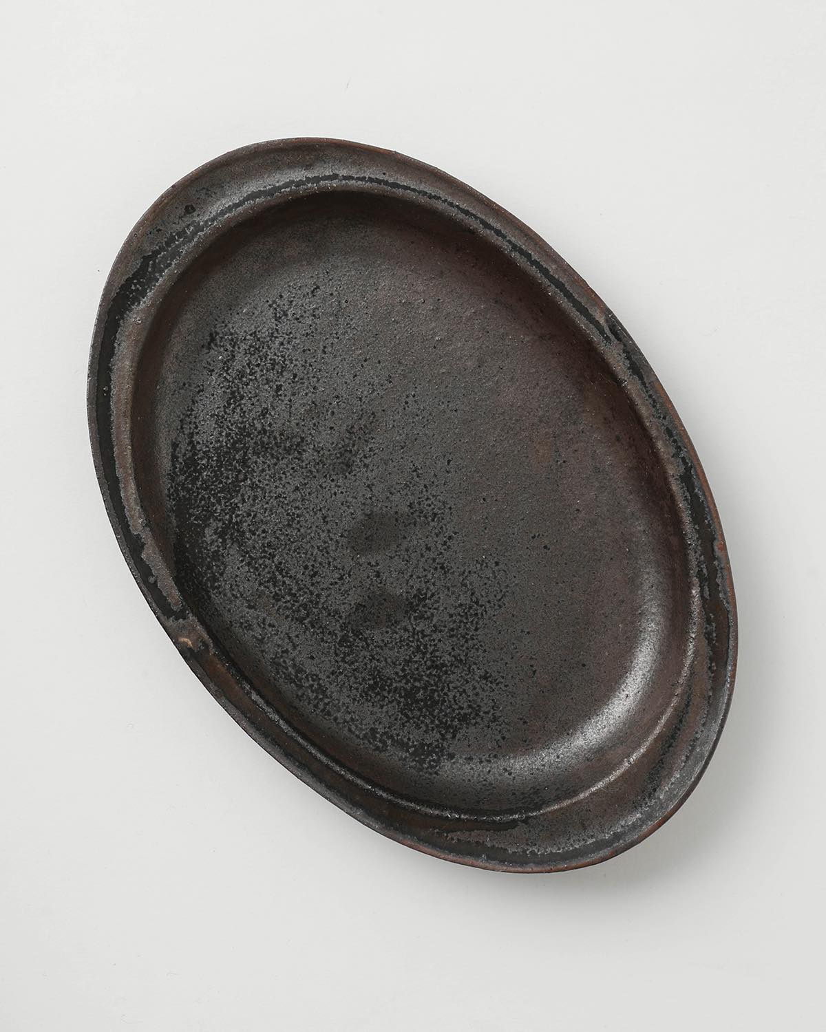 たね皿 (中) - 鉄釉