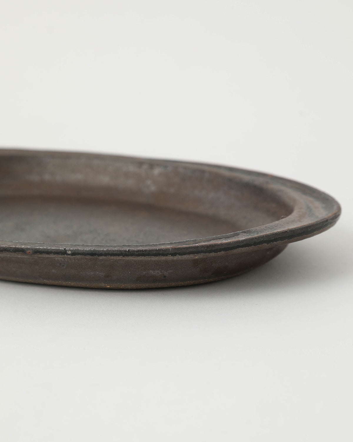 たね皿 (中) - 鉄釉