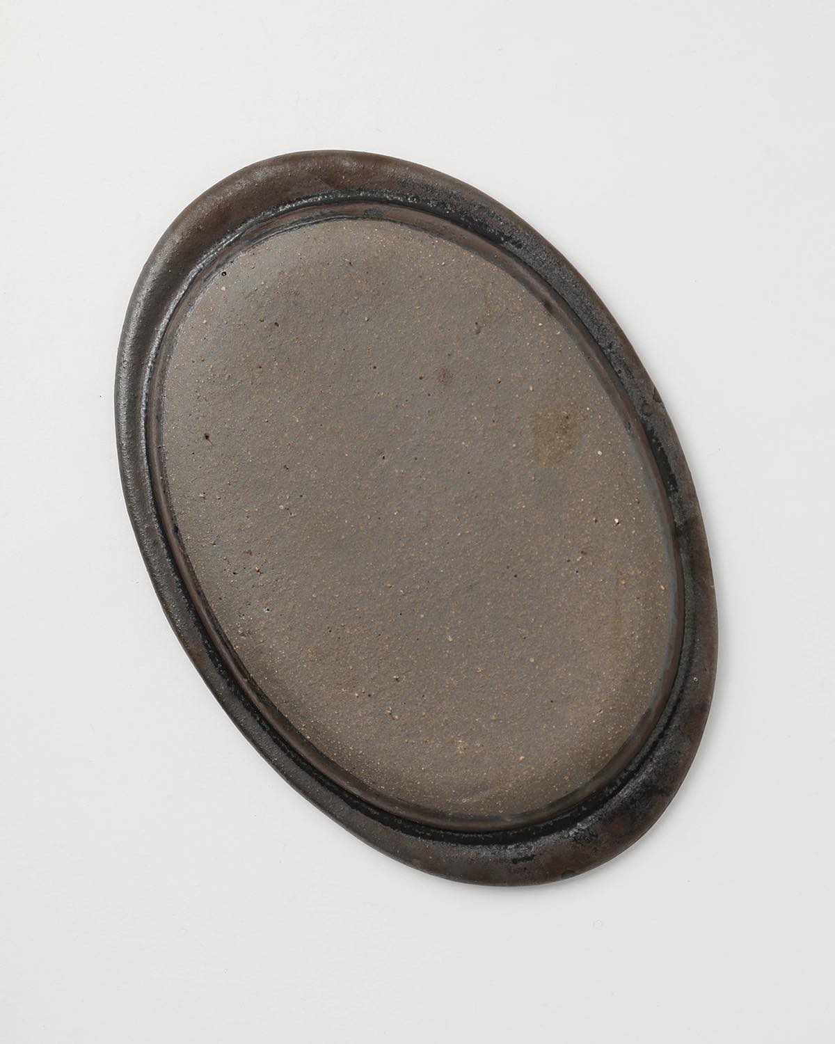 たね皿 (中) - 鉄釉
