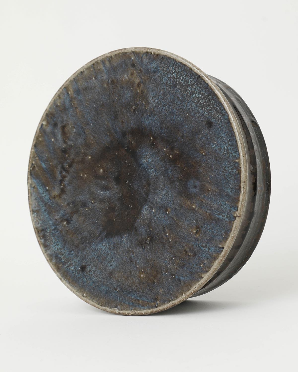 高台プレート (中) - 黒青