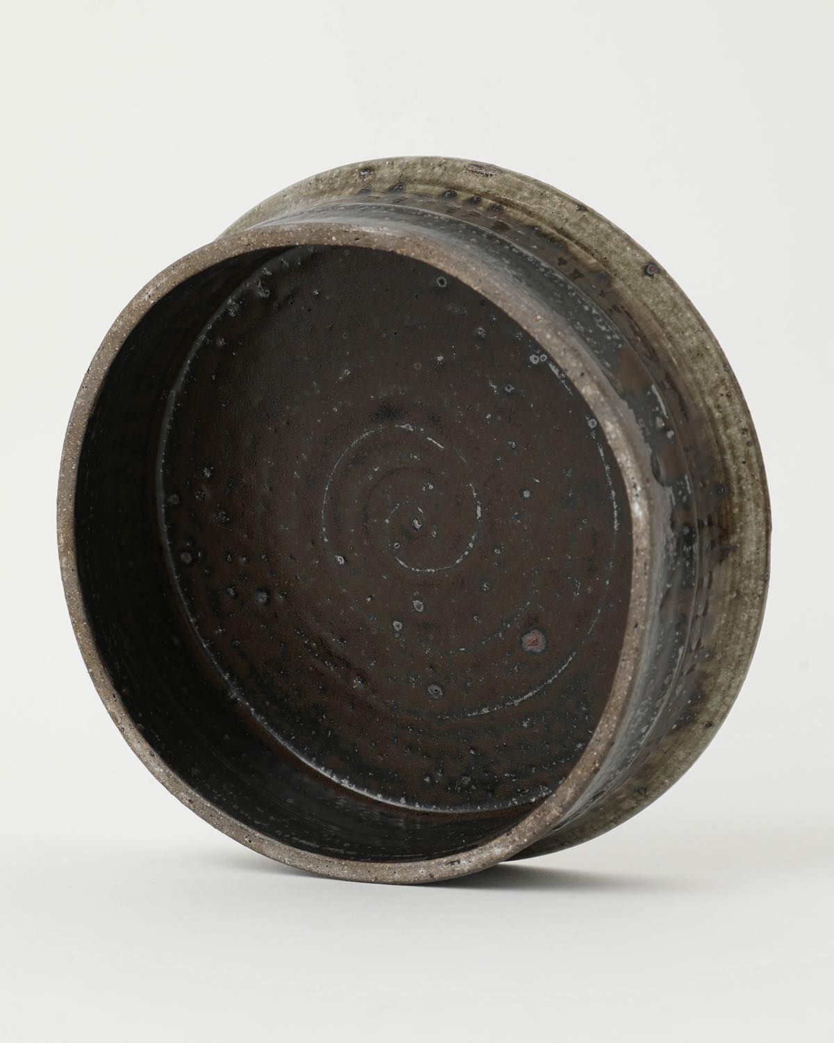 高台プレート (中) - 黒青