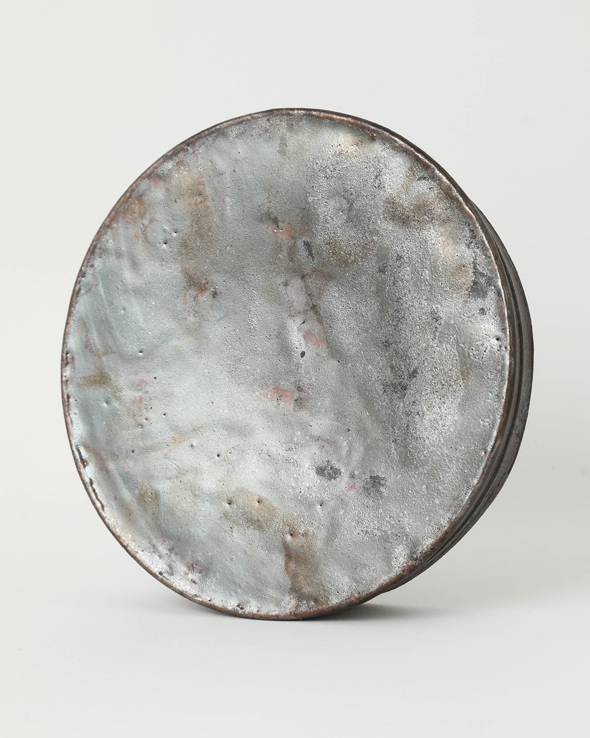 高台プレート (大) - 鉄釉